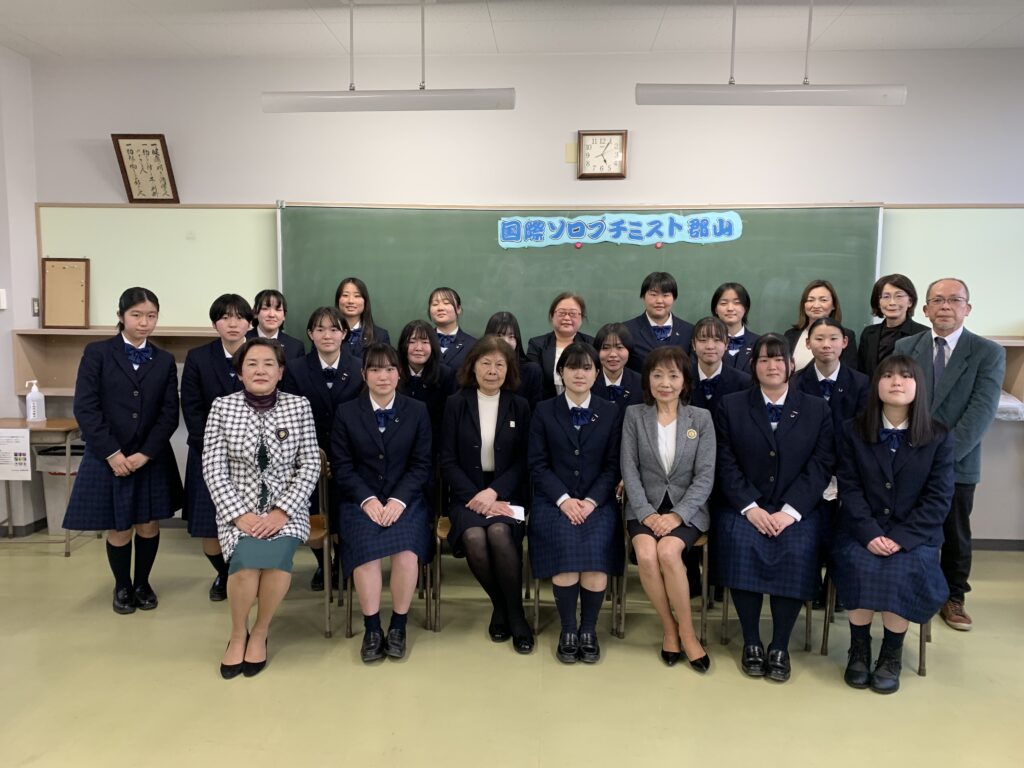 女子大学校集合写真 国際ソロプチミストアメリカ日本北リジョン